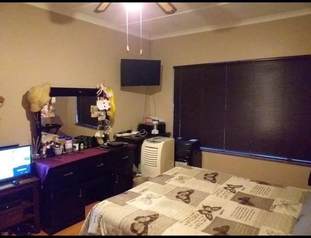 3 BEDROOM FREEHOLD TO LET IN BLACKRIDGE